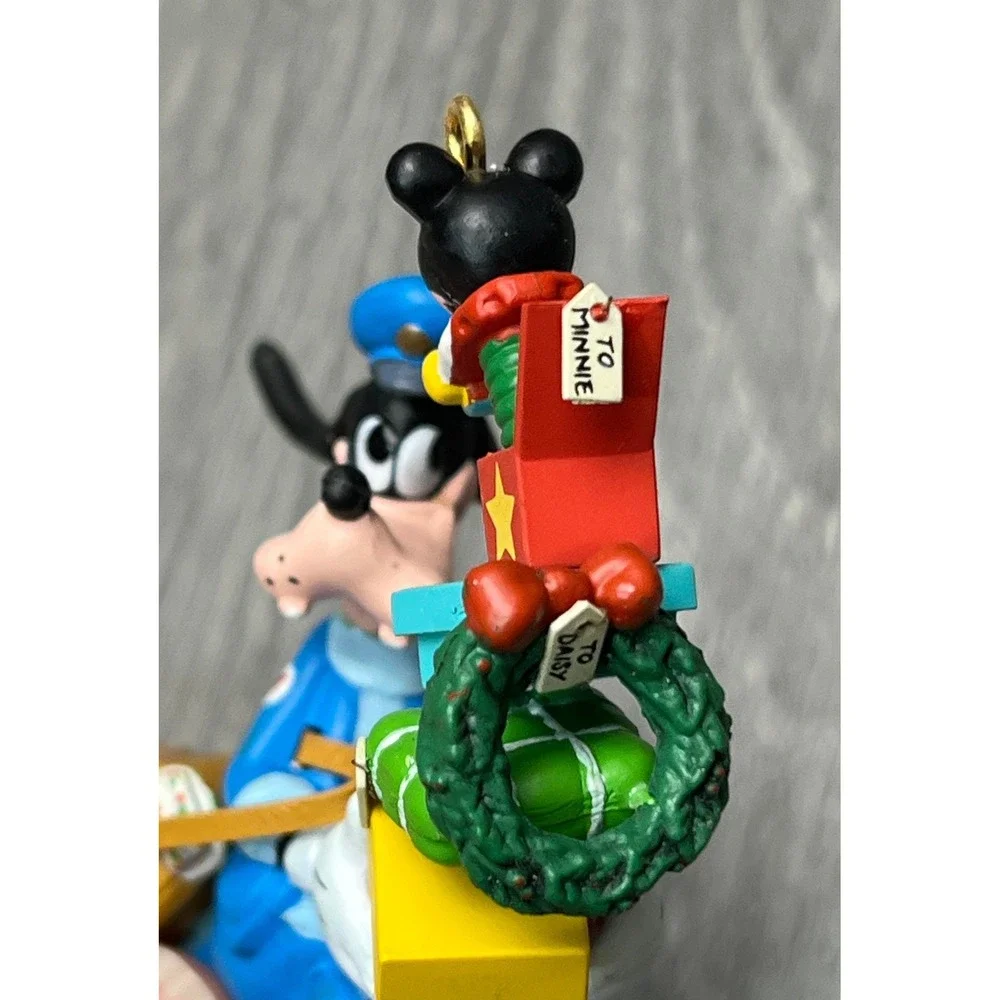 Enesco Disney Treasury Christmas Ornament Special Delivery Goofy Mickey 1992